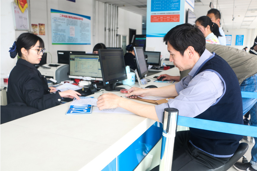 二手车过户后临时牌照可以审车么？