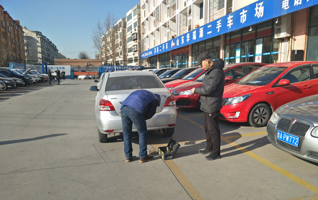 二手车过户地点是到市场还是车管所？