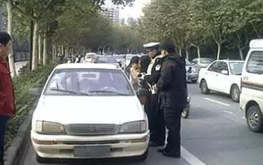 卖二手车不过户惹上一身麻烦，二手车过户的必要性